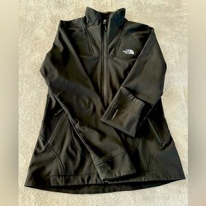 WomenThe North Face windbreaker jacket. Color black. Size Medium